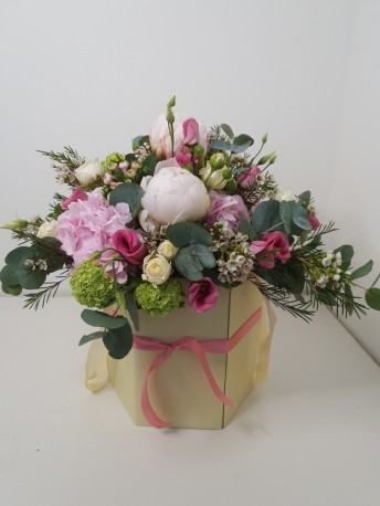 Country blooms hat box